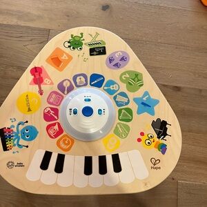 Baby Eistein Hape Music Table